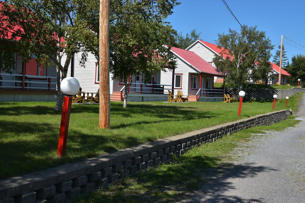 Saint-Siméon Motel Et Chalets Bo-Fleuve Evangeline المظهر الخارجي الصورة
