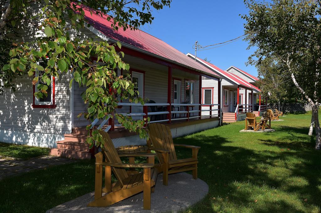 Saint-Siméon Motel Et Chalets Bo-Fleuve Evangeline المظهر الخارجي الصورة